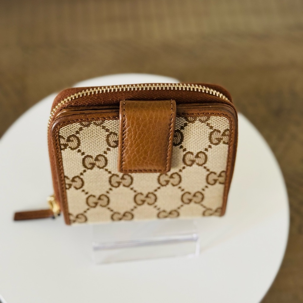 Gucci GG Canvas Compact Wallet - Picture 4 of 12